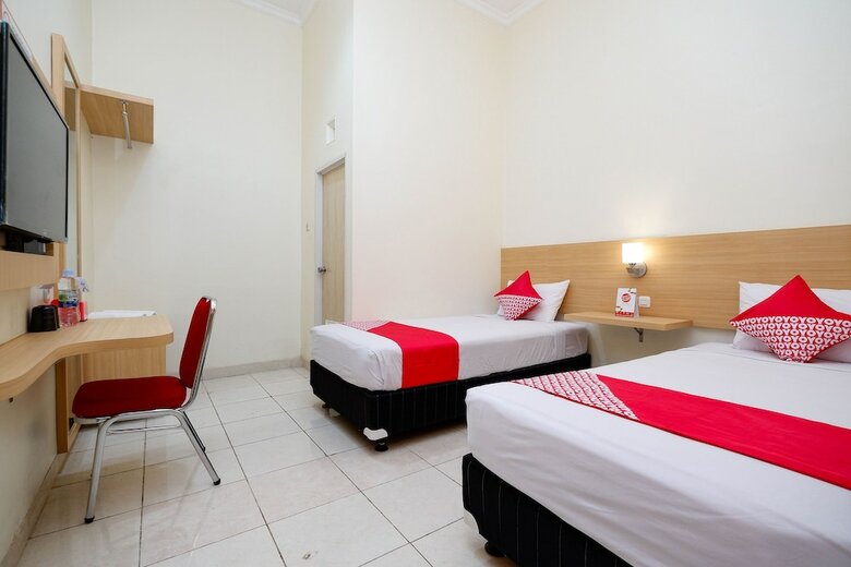 Hostal Oyo 2428 Trision Hostel