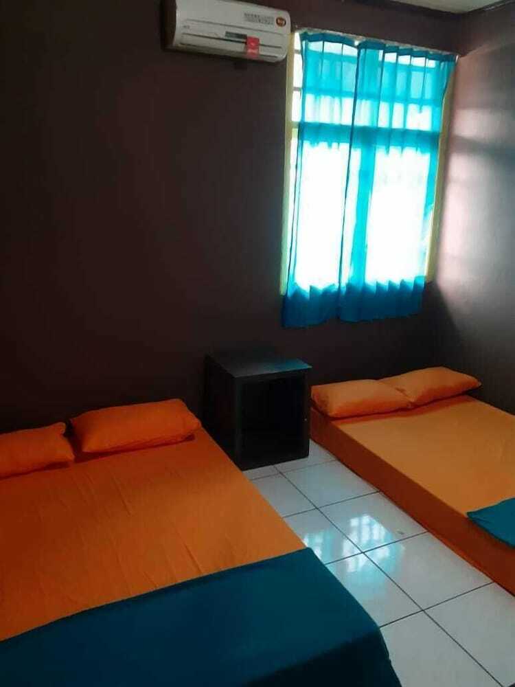 Bed & Breakfast Aminah Homestay And Tour