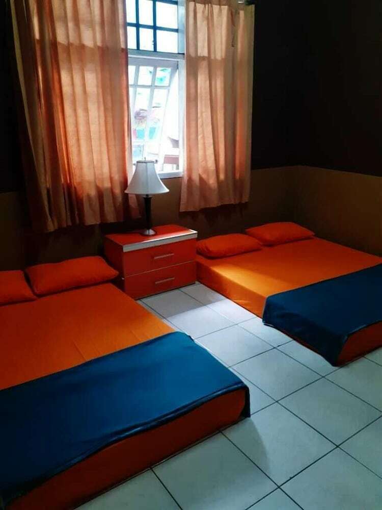 Bed & Breakfast Aminah Homestay And Tour