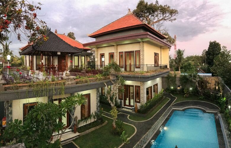 Hotel Dwaraloka House