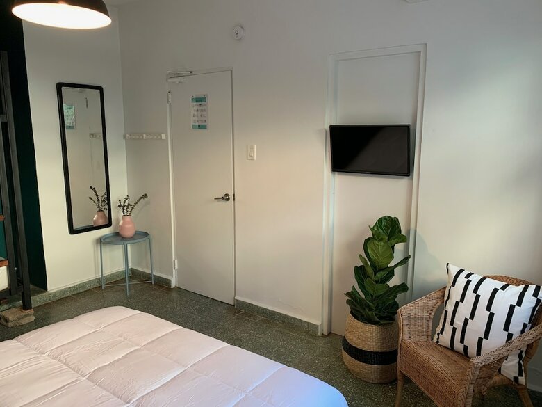 Hostal Santurcia Hostel - Adults Only