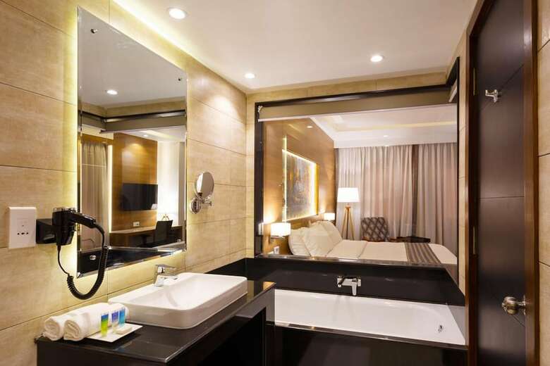 Hotel Ambassador By Ace Hotels