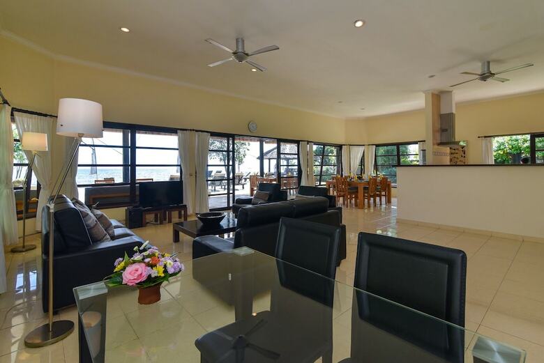 Villa Lovina Beach 1
