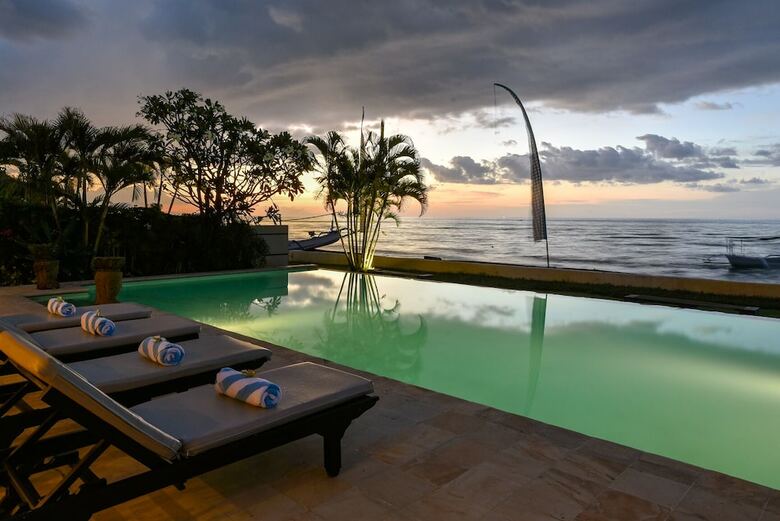 Villa Lovina Beach 1