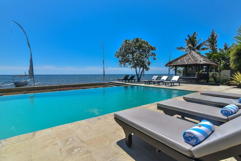 Villa Lovina Beach 1
