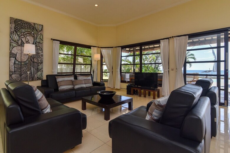 Villa Lovina Beach 1