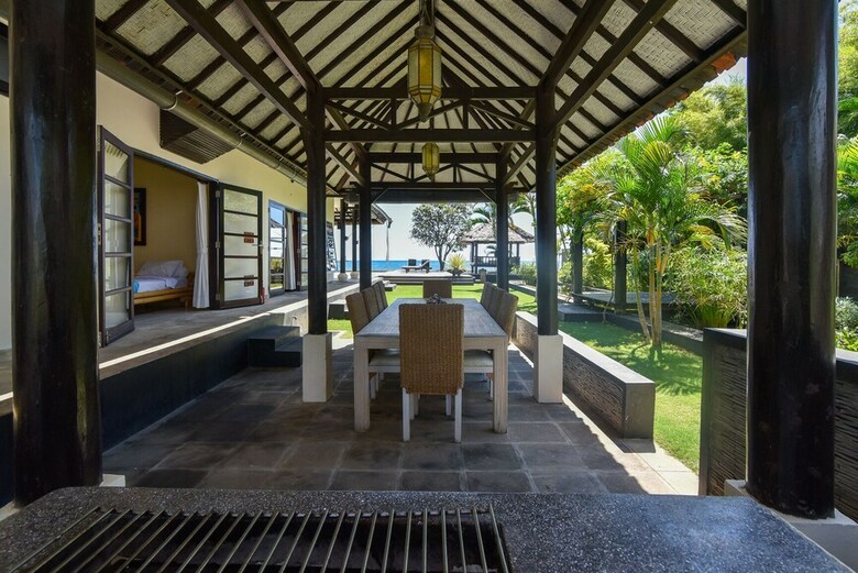 Villa Lovina Beach 1