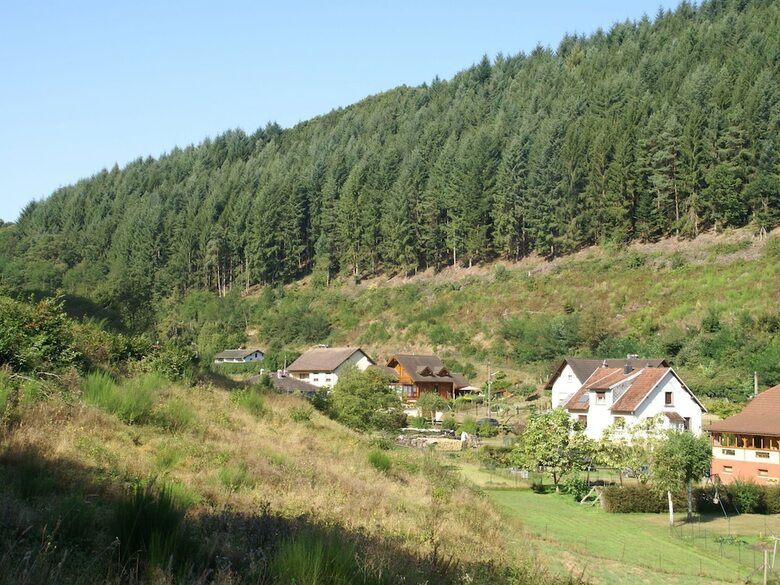 Comfortable Holiday Home With Fenced Garden In Lambach