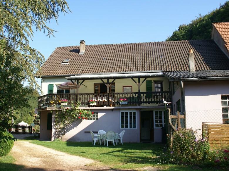 Comfortable Holiday Home With Fenced Garden In Lambach