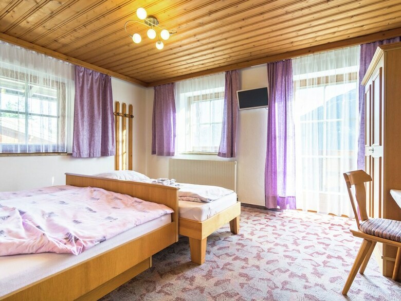 Spacious Apartment Near Ski Area In K�nigsleiten