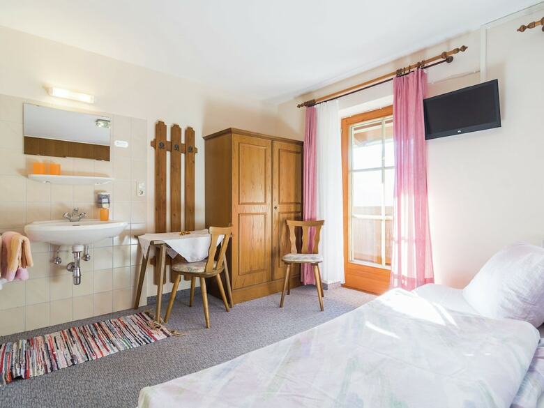 Spacious Apartment Near Ski Area In K�nigsleiten