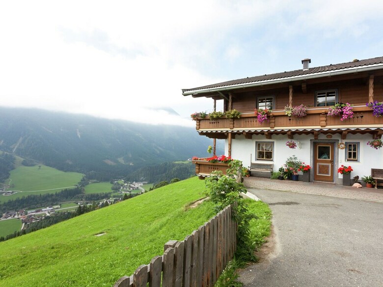 Spacious Apartment Near Ski Area In K�nigsleiten