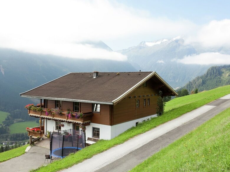 Spacious Apartment Near Ski Area In K�nigsleiten