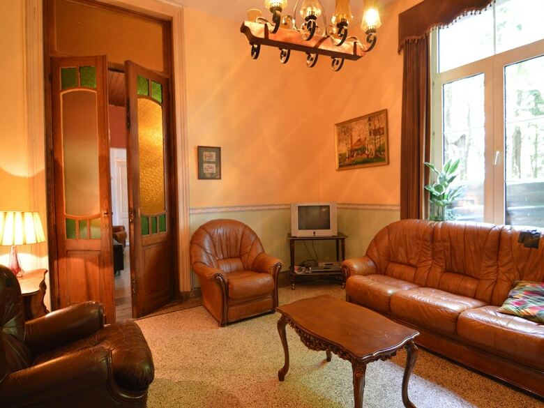 This Plain House Is Very Suitable For Groups