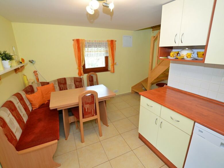 Cozy Chalet In Modri?ice With Swimming Pool
