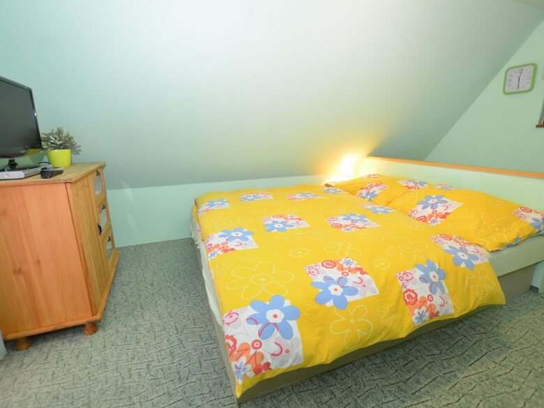 Cozy Chalet In Modri?ice With Swimming Pool