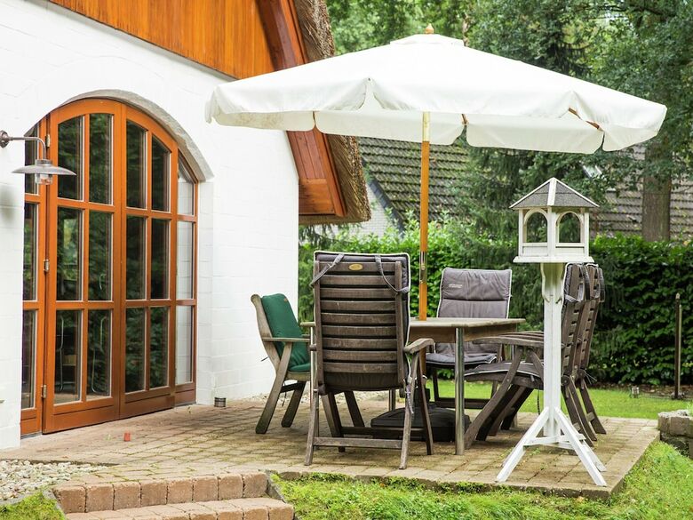 Exclusive Thatched Roof House In The Samtgemeinde Uelsen With Conservatory
