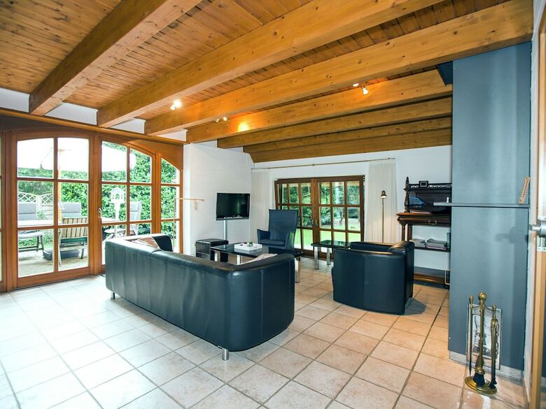 Exclusive Thatched Roof House In The Samtgemeinde Uelsen With Conservatory