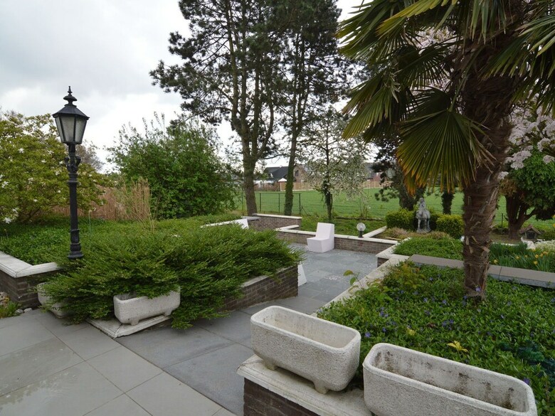 Charming Holiday Home With Jacuzzi In Bree