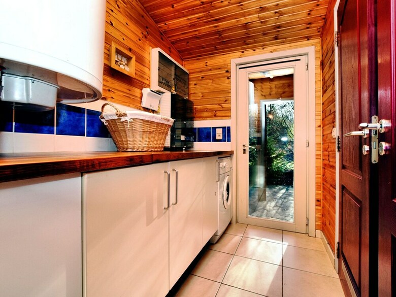 Beautiful Authentic Chalet With Spacious Garden, Covered Barbecue And Private Fish Pond