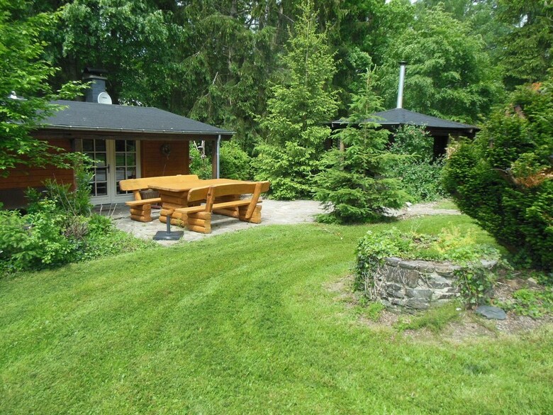 Beautiful Authentic Chalet With Spacious Garden, Covered Barbecue And Private Fish Pond