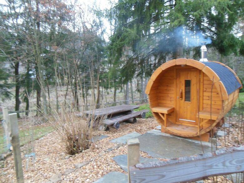 Beautiful Authentic Chalet With Spacious Garden, Covered Barbecue And Private Fish Pond