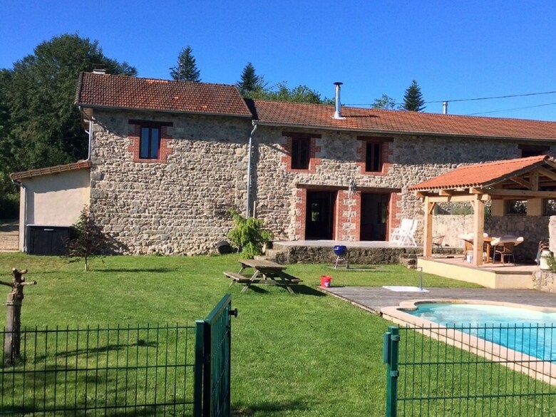 Rustic Holiday Home In Lavoine With Pool Near Lake & Forest