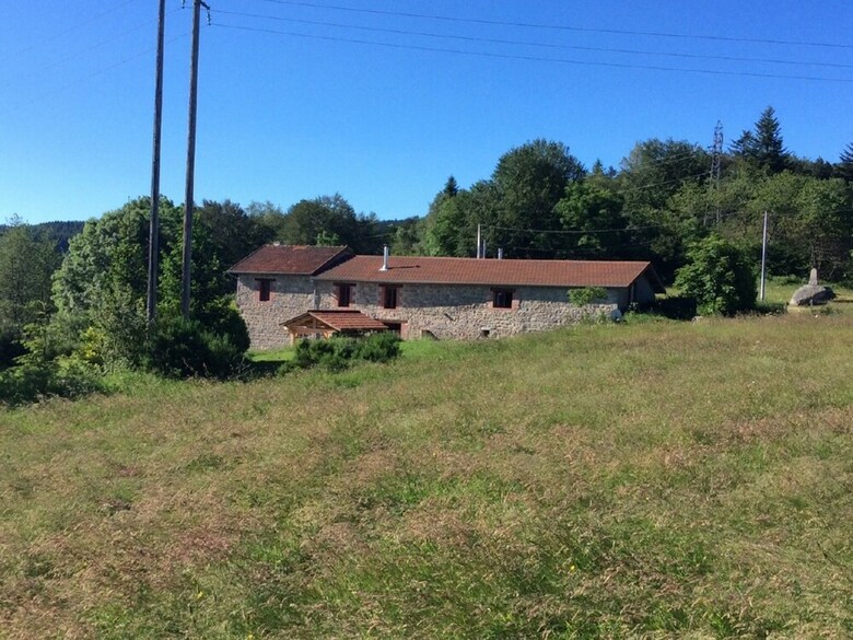 Rustic Holiday Home In Lavoine With Pool Near Lake & Forest