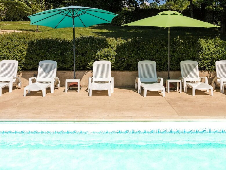 Beautiful Holiday Home In Thenon With Swimming Pool