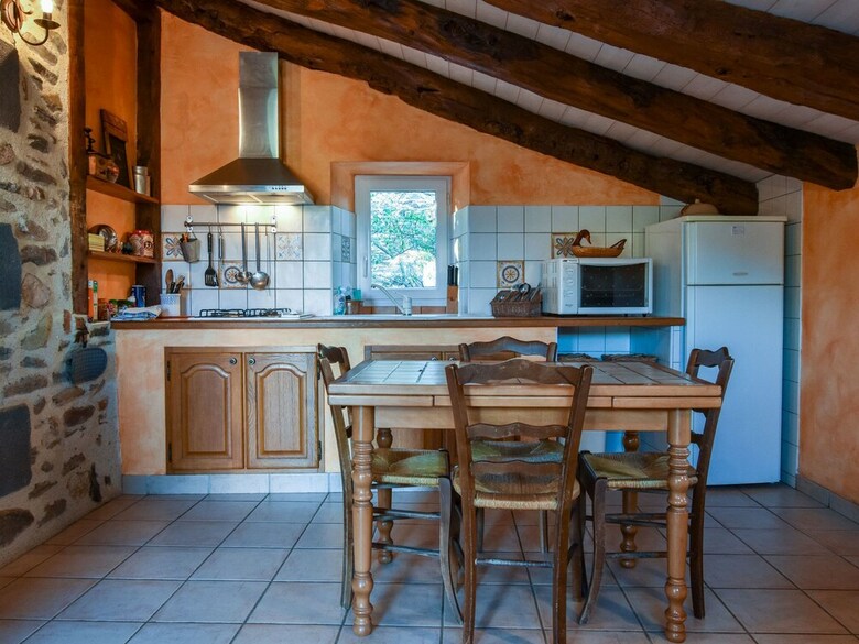 Charming Holiday Home In Saint-beauzire Near Forest