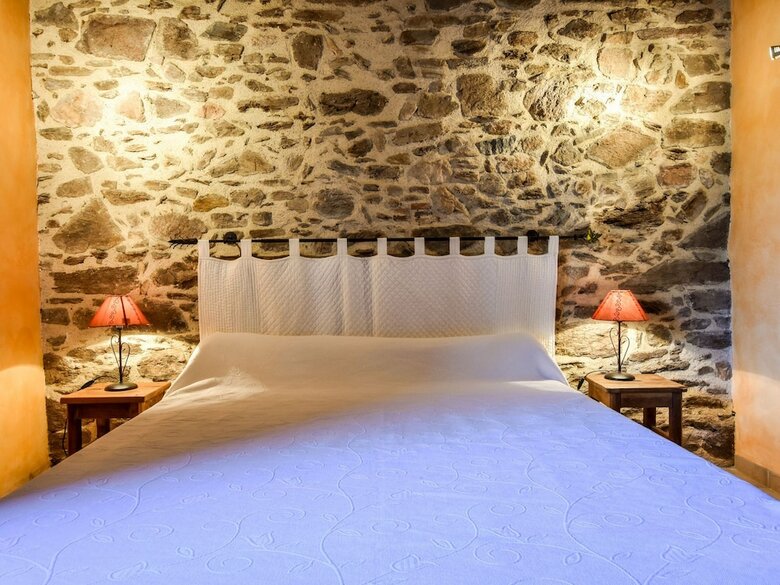 Charming Holiday Home In Saint-beauzire Near Forest