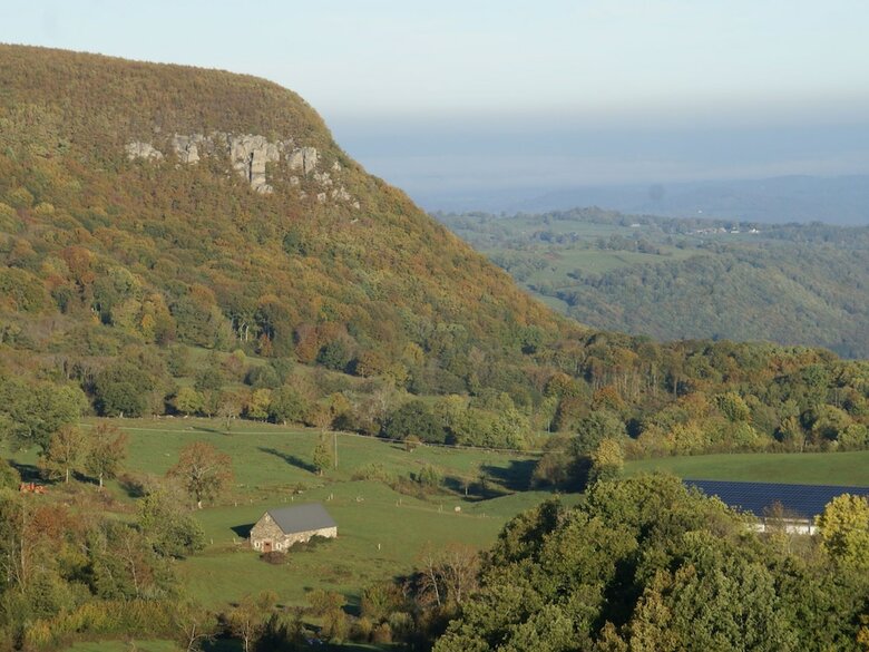 Charming Holiday Home In Saint-beauzire Near Forest