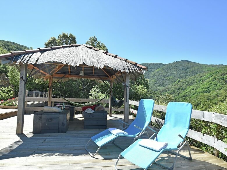 Cozy Villa In Languedoc-roussillon With Private Pool