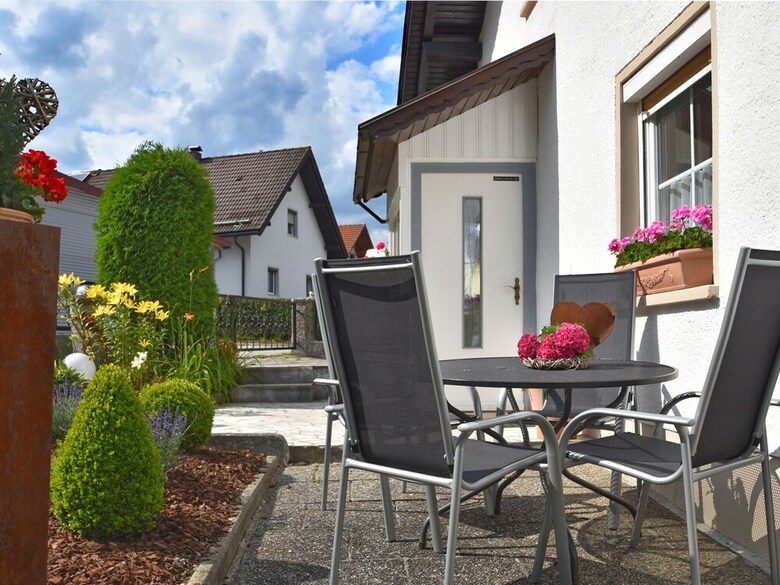 Cozy Holiday Home In Schiefweg With Garden
