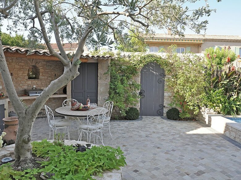Luxurious Villa In Aix-en-provence With Jacuzzi