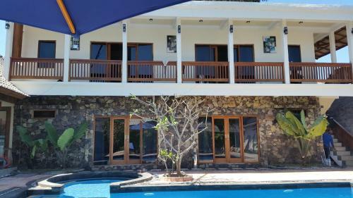 Coral Beach Pizza Cottages