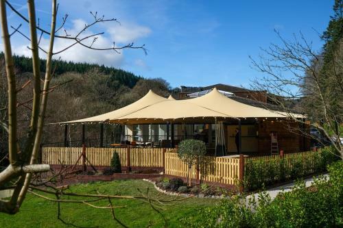 Woodenbridge Hotel & Lodge