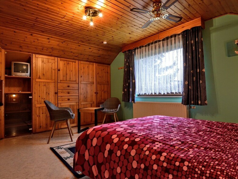 Apartamentos Spacious And Well Cared-for Accommodation With Garden, Right In The Ardens