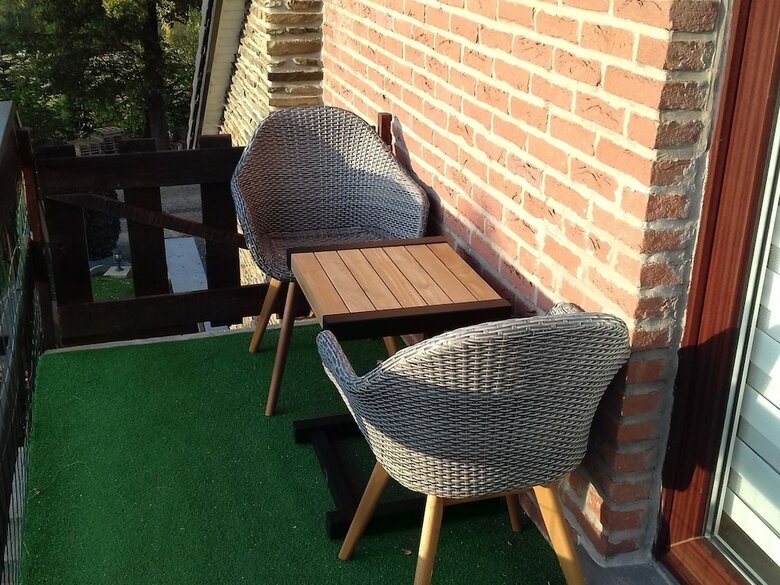 Apartamentos Spacious And Well Cared-for Accommodation With Garden, Right In The Ardens