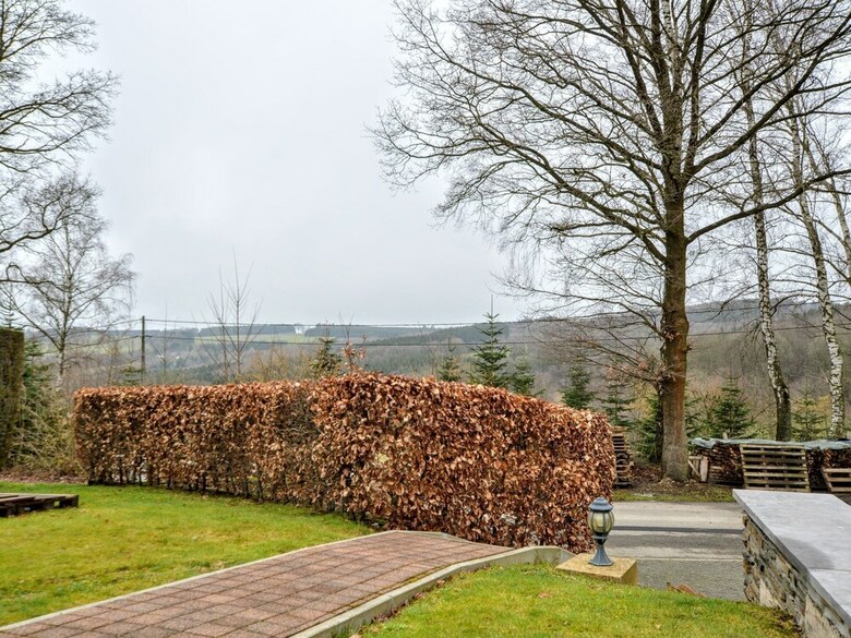 Apartamentos Spacious And Well Cared-for Accommodation With Garden, Right In The Ardens