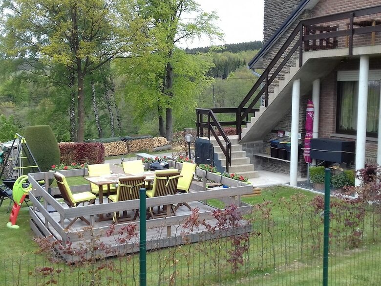 Apartamentos Spacious And Well Cared-for Accommodation With Garden, Right In The Ardens