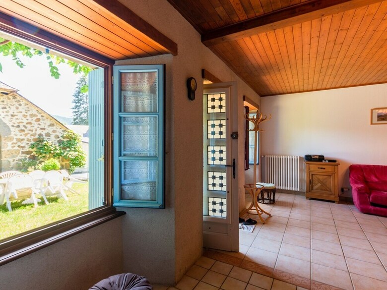 Spacious Holiday Home Near Forest In Auvergne