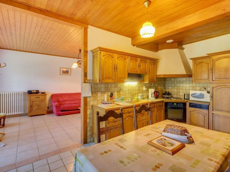 Spacious Holiday Home Near Forest In Auvergne