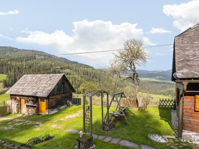 Sunlit Holiday Home With Private Garden In Kalchberg