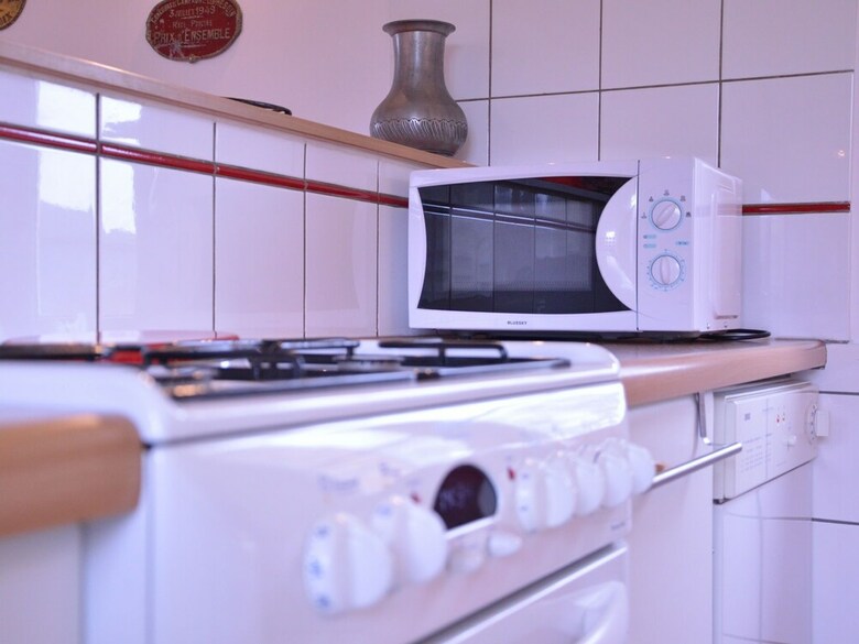 Lovely Holiday Home In Mouriez With Jacuzzi