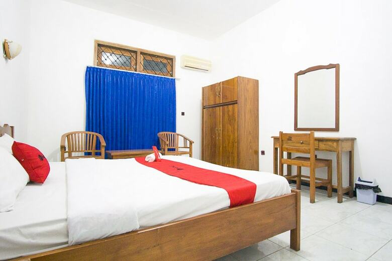 Hotel Reddoorz Plus @ Jalan Raya Pasir Putih