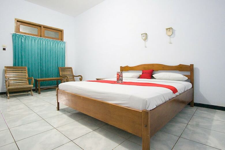 Hotel Reddoorz Plus @ Jalan Raya Pasir Putih