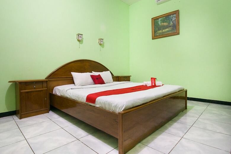 Hotel Reddoorz Plus @ Jalan Raya Pasir Putih