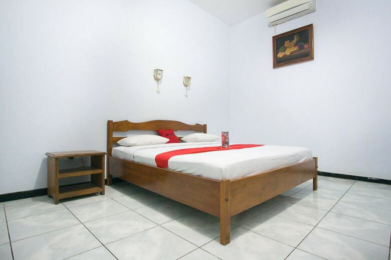 Hotel Reddoorz Plus @ Jalan Raya Pasir Putih