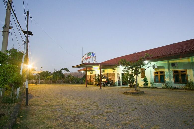 Hotel Reddoorz Plus @ Jalan Raya Pasir Putih